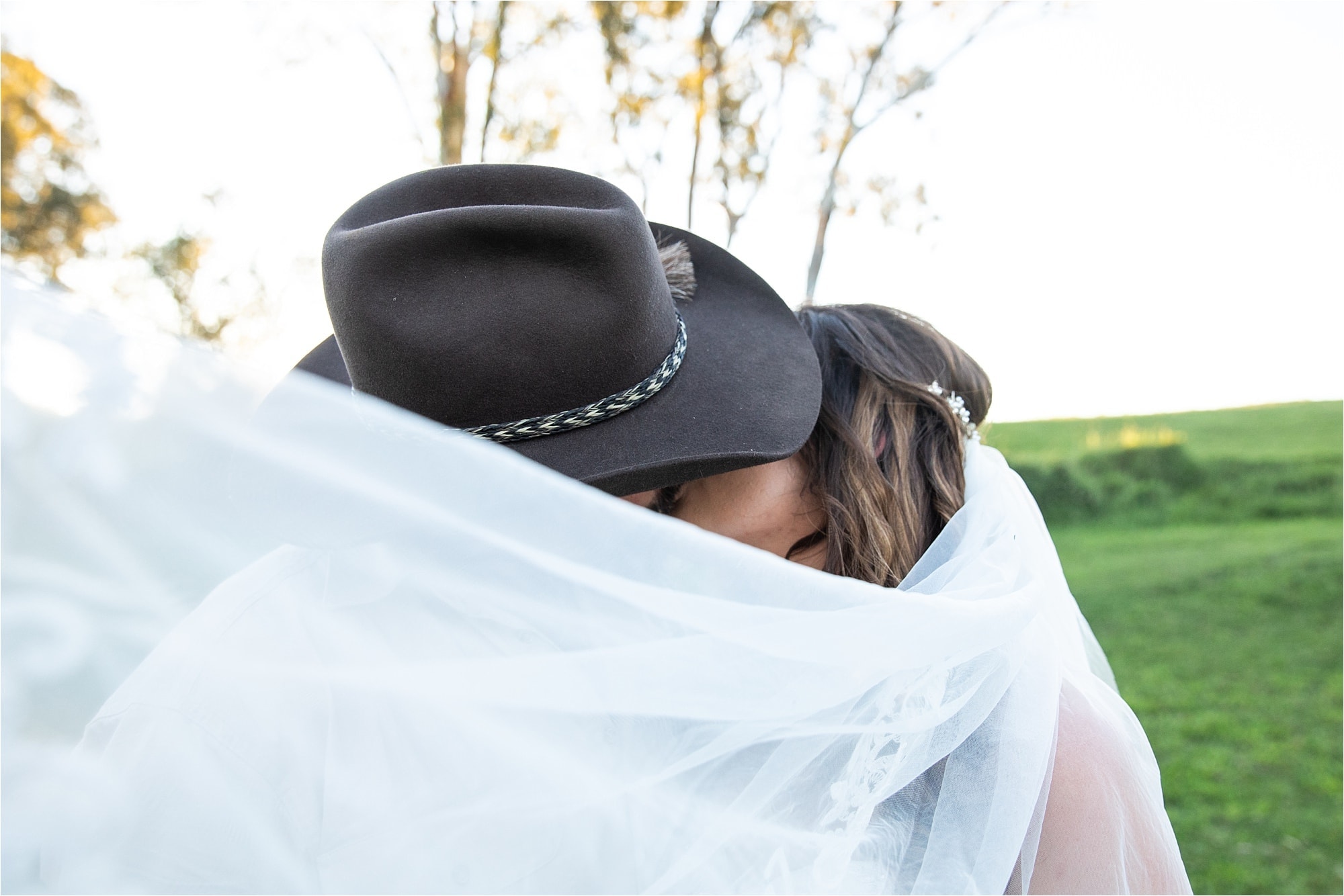 Gold Coast Wedding Bride and groom, the veil shot by Mooi Photography.