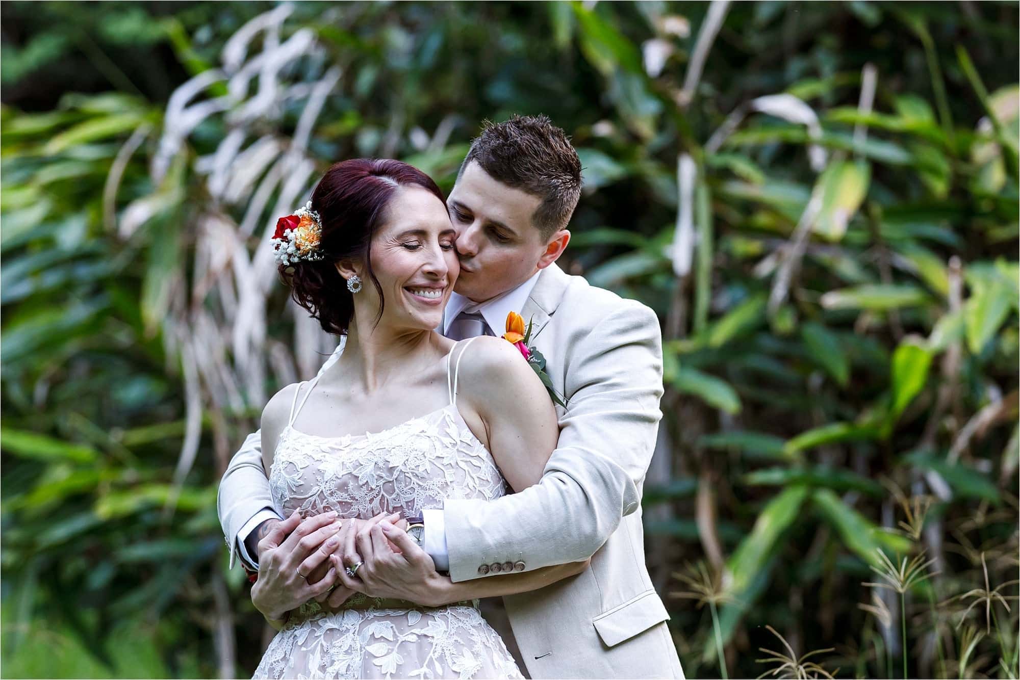 Gold Coast wedding photographer at pether;s rainforest wedding garden