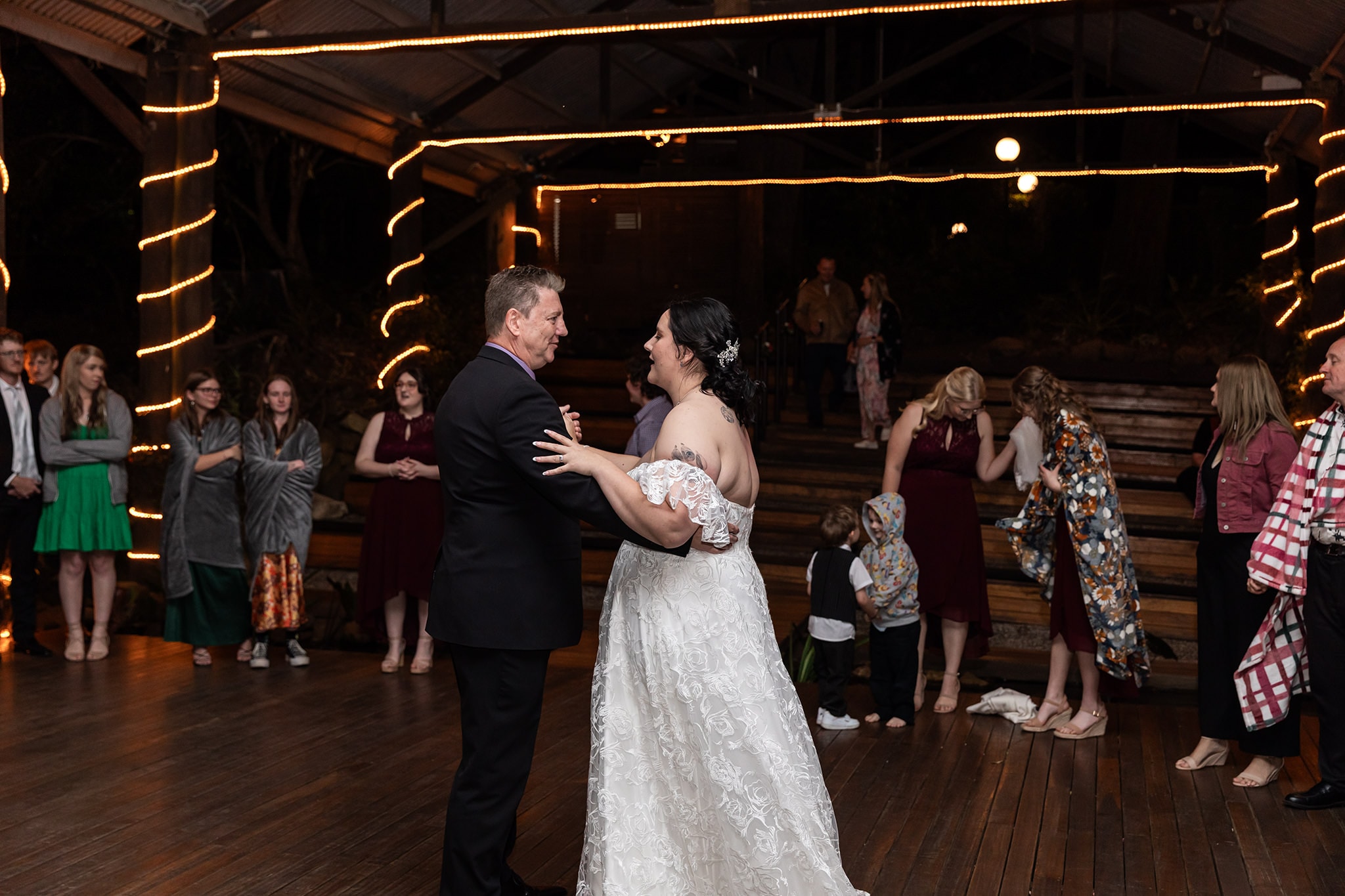 Wedding ceremony at Cedar Creek Lodges, Tamborine Mountain by Mooi photography.