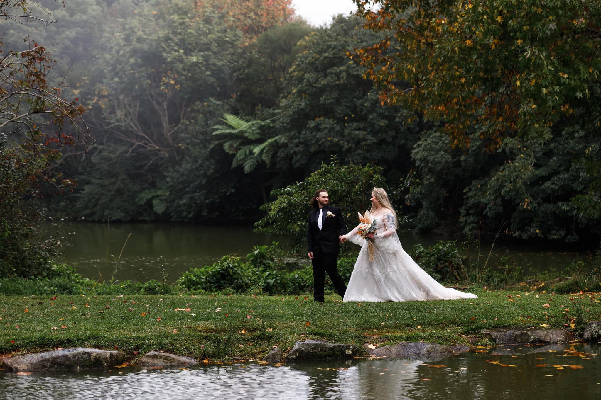 Bridal party photos at Cedar Creek Estate Winery Wedding by Mooi Photography.