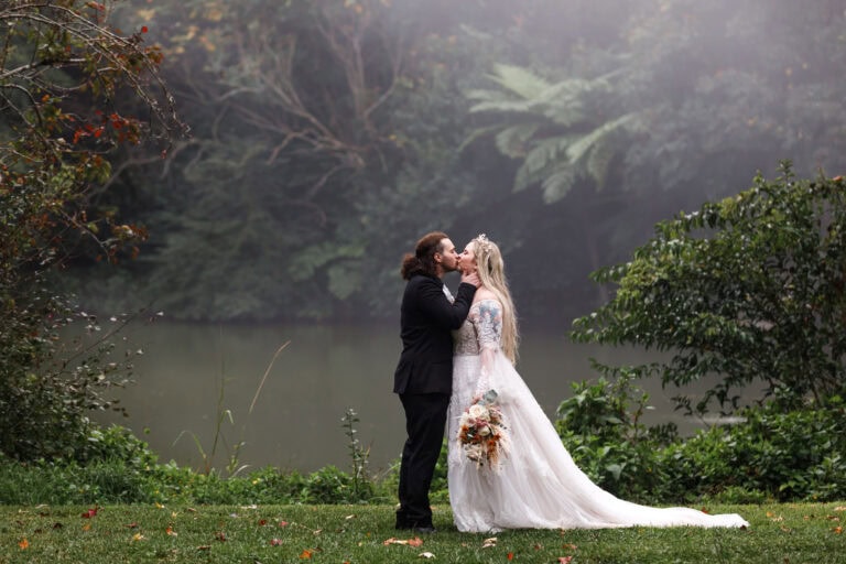 Bridal party photos at Cedar Creek Estate Winery Wedding by Mooi Photography.