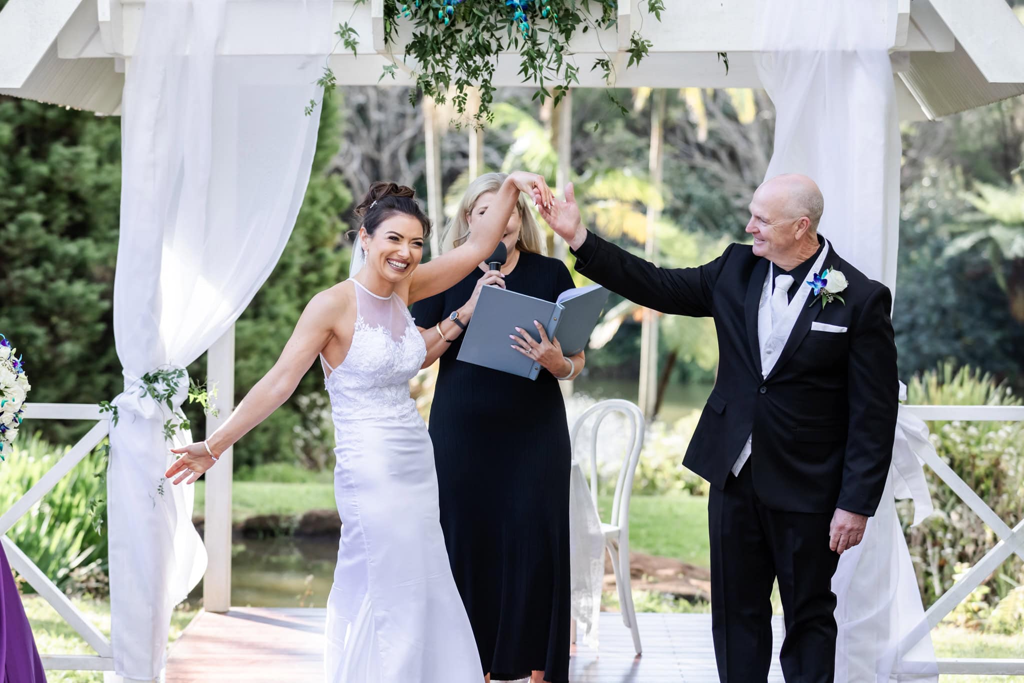 Cedar Creek Estate Winery outdoor wedding under the garden arbour, by Mooi Photography.